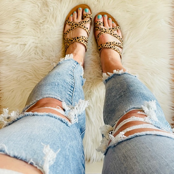 Tan Cheetah Strappy Toe Ring Sandals - Picture 12 of 14